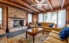 Main House At Shenandoah Shangri-la Vacation Rental Toms Brook  United States Of America